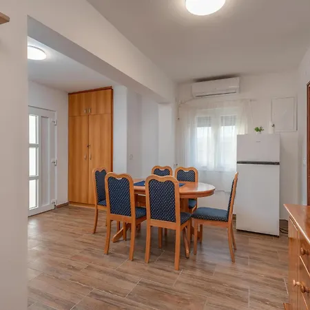 Lejlighed Beautiful Apartment In Zdrelac With Wifi Ždrelac